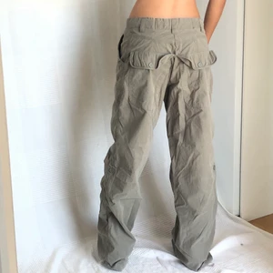 Byxor - RESER OM 4 DAGAR SÅ FÖRST TILL KVARN!! paketpris går att få💟 Säljer dessa supersnygga cargobyxor⭐️fraktar för 66kr spårbart eller möts i Fridhemsplan 