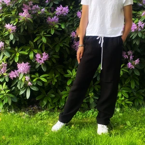 Linnebyxor  - OBS budgivningen är inte bindande Superfina helt nya linnebyxor från hm!😍 ( prislappen kvar) ( även slutdolda)  Dem är i storlek S men passar även XS beroende på länge och midja💘. Frakt ingår inte i priset!!  !!!Köp direkt för 490kr plus frakt!!!! 