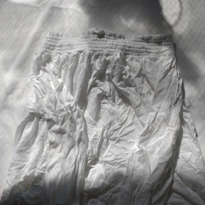 Of scoholuder top - Vit top som knappt är använd 