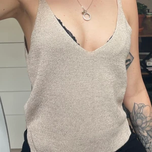 Glittrig topp  - Superfin topp som inte kommit till användning, nyskick 💕