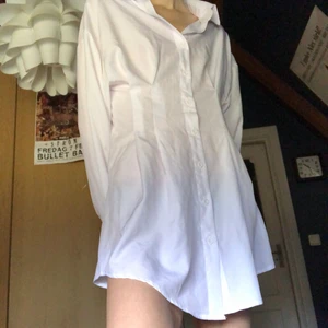 Vit skjortklänning  - Jättesnygg skjortklänning  Aldrig använd  Har lapparna kvar 
