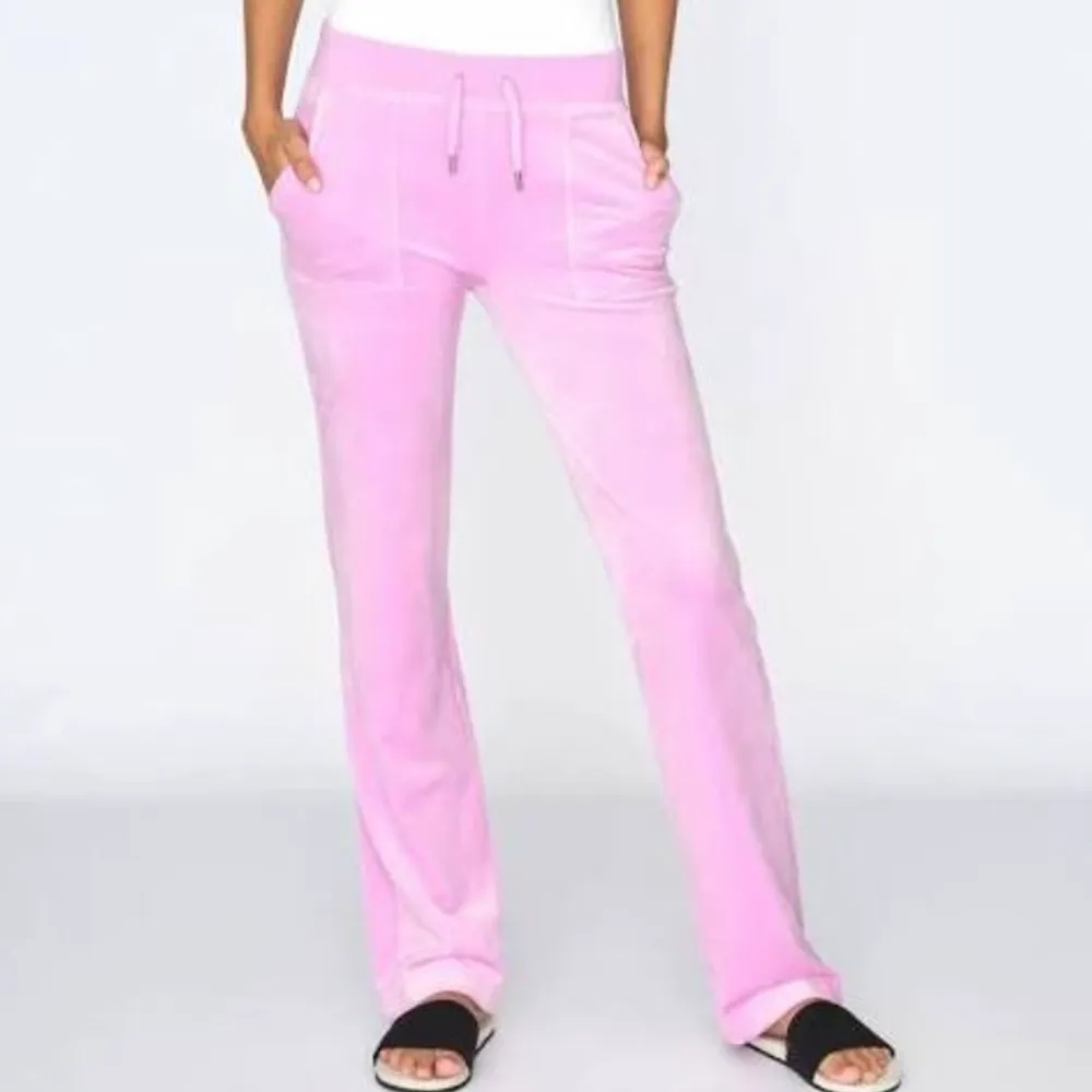 Säljer mina rosa juicy byxor för att dom ej kommer till användning. Bra kvalite. Pris kan diskuteras vid snabb affär . Jeans & Byxor.