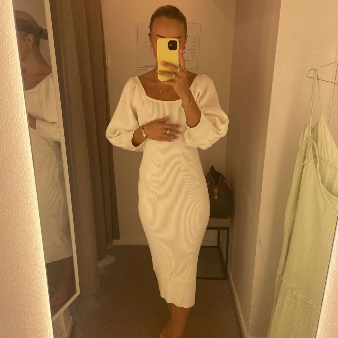 Vit stickad klänning  - 91