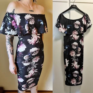 Blommig klänning storlek XS - Säljer min oanvända klänning från Nelly. Superfint blommönster och sitter perfekt, men har inte användning för den.