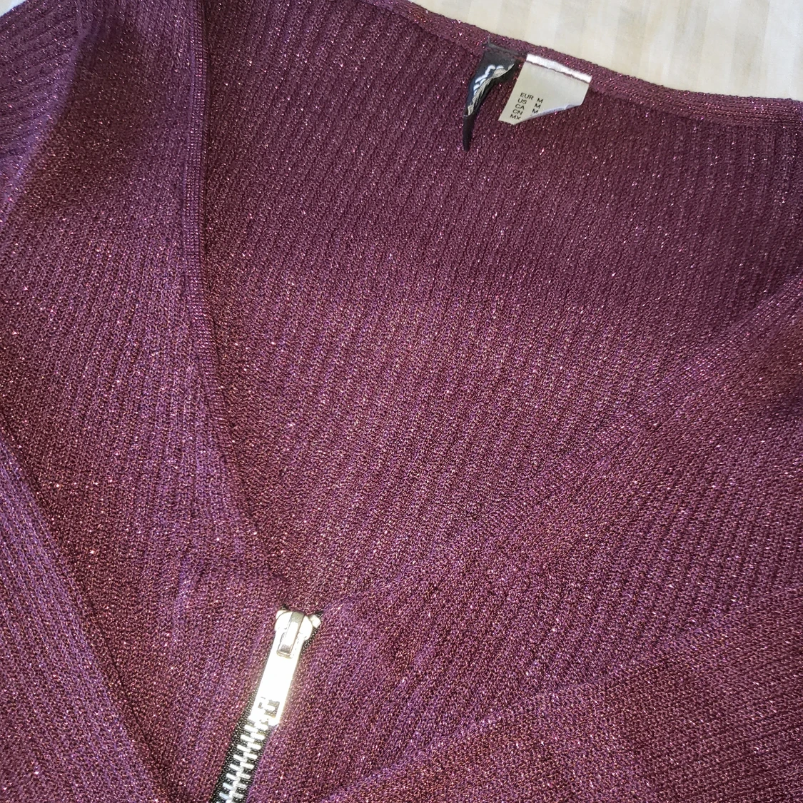 Lila tunn tröja. - 91