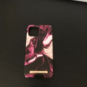 Ideal of sweden skal  - Passar iPhone 12 mini. Helt nytt men inte någon förpackning kvar då den råkade slängas. 300kr