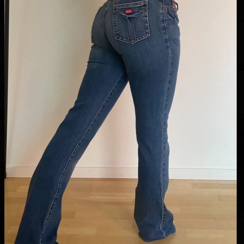 Sjukt snygga vintage miss Sixty i superbra skick. Innermått 84cm . Jeans & Byxor.