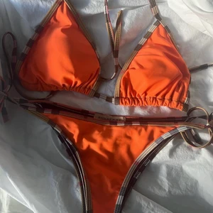 Burberry - Jätte fin burberry bikini. Aldrig använd. Storlek m men jag tycker den passar xs-m och jag själv bät oftast s men även xs och m