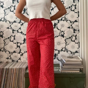 Prickiga byxor - Supergulliga prickiga byxor från Monki ❤️ aldrig använda, har lappen kvar ❤️