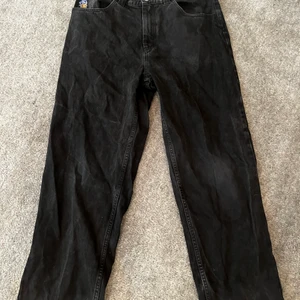 Polar 93 jeans - Använt skick med lite skav vid hälen (se bild nr 3) Nypris ca 1300kr. Säljer alltså mina för mindre än halva original priset!