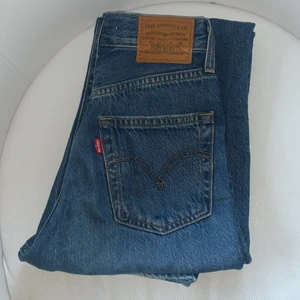 Levis jeans - Levis ribcage straight ankle jeans i stl 23/27, bra skick använt fåtal gånger