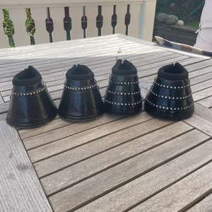 Boots  - Boots med strass. Köp båda för 175 kr utan frakt eller 1 par för 100kr utan frakt. Fint skick, ganska nya. 