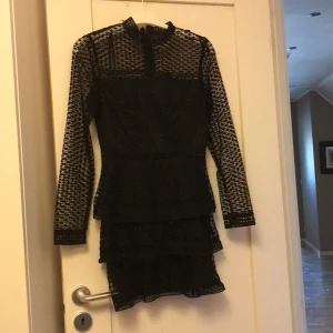 Svart klänning xs - Svart klängig från axparis, sköljer pga för liten , storlek 34/xs( annons finns på flera sidor )