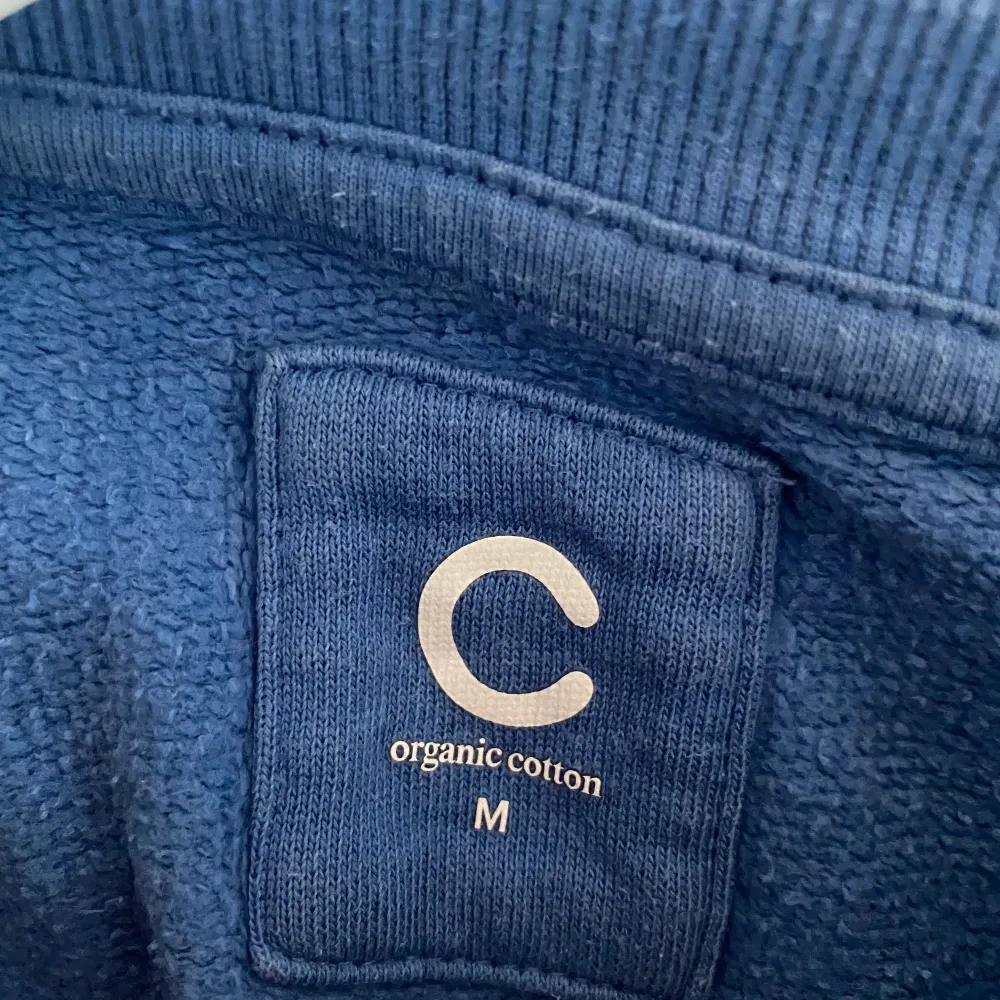 Urtvättad marinblå sweatshirt från Cubus, strl M. Billigare frakt finns! 💗. Tröjor & Koftor.