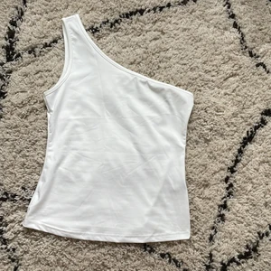 Linne  - Helt nytt sommarlinne, aldrig använt, det var tyvärr för stort för mig men super nice material