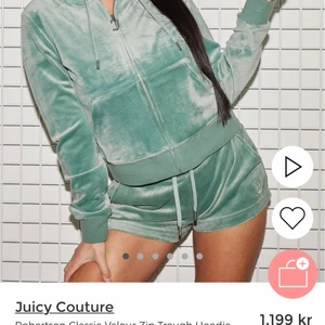 Juciy  - Säljer ENDAST själva tröjan , den är helt ny fortfarande i prislapp och är köpt på Nelly.com storlek M 💕