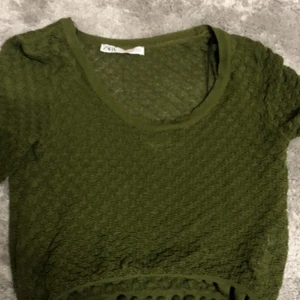 ❤️ - Jätte fin t-shirt från Zara. Säljer för att jag tröttnat & inte använder längre. Den är i storlek L men passar också som M.
