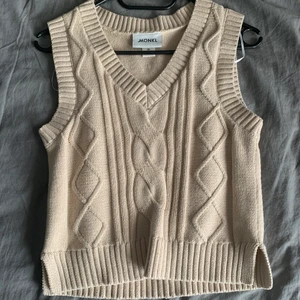 Stickad väst - Snygg väst från monki 