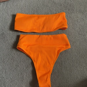 Högmidjad bikini  - Aldrig använd endast testad, bikini från SHEIN som ny. Storlek S men är ganska stor i underdelen. Köparen står för frakten