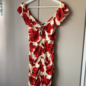 Klänning - Jättefin klänning från shein i storlek S. Frakt 45kr