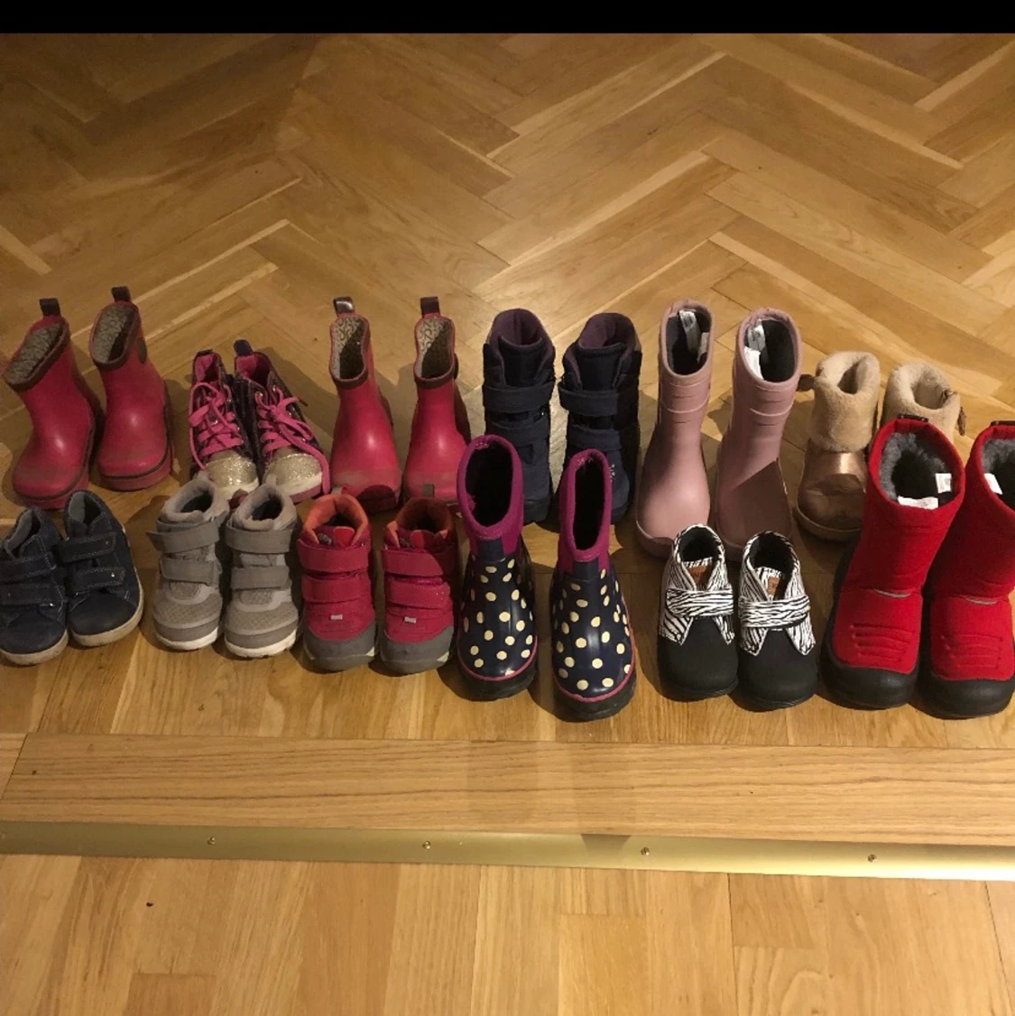 Barnskor tjej storlek 22-24 - 90