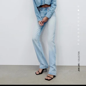 Zara jeans  - Säljer mina ljusblå jeans på grund av att jag köpte fel storlek, använt ett fåtal gånger. Jättebra skick! Skriv privat för fler bilder och information 