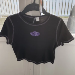 Tröja cool  - Hej jag säljer denna fina tröja som jag aldrig har andvänt hoppas någon annan gör det❤️