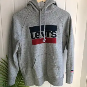 Helt ny Levis hoodie, passar till xs-s