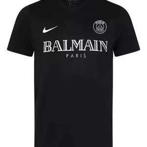 Hej, alla möjliga fotbolls t shirt finns inne att beställa. Tillgängliga storlekar är S-XL, vid frågor kring ett ställ är det bara att höra av sig!! OBSERVERA att det inte är bara dessa t shirts på bildens som finns det är bara exempel!