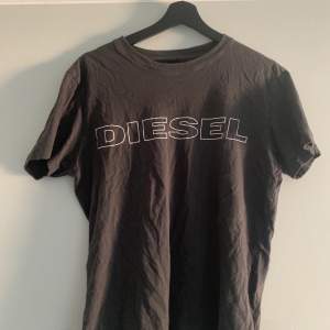 Mörkgrå diesel t-shirt storlek M