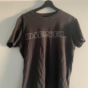 Diesel t-shirt - Mörkgrå diesel t-shirt storlek M