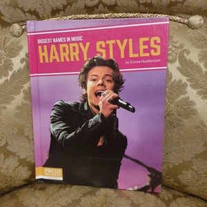 Harry Styles Bok - Häftad bok om Harry Styles. Köptes på adlibris för 120 kr. Boken är på Engelska och har 32 sidor. Skriv gärna om du vill se fler bilder eller har andra frågor! Pris går att diskuteras! 