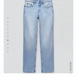 Mid rise Zara jenas  - Säljer även dessa, exakt sammma pssform som de mörareblå!! ❤️‍🔥❤️‍🔥