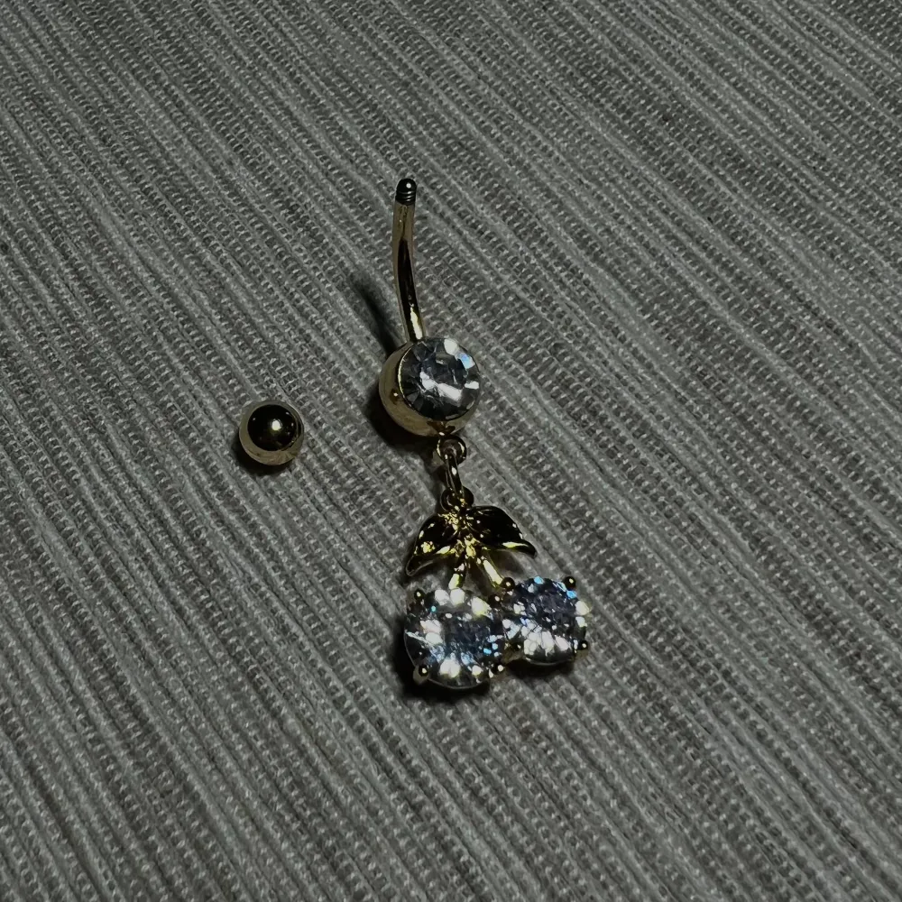 Brass piercing med cubic zirkonia stenar✨ Fri frakt. Accessoarer.