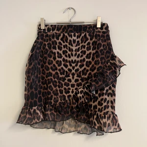 Kjol från Nelly  - Säljer denna fina kjol från Nelly💗 priset går att diskuteras 