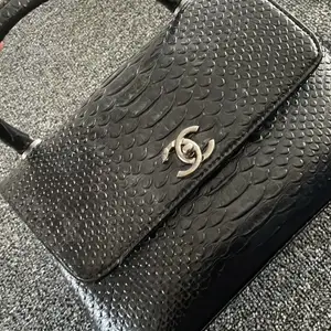 Säljer en Chanel väska för 700kr! Pris kan diskuteras 
