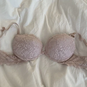 Bh - Säljer denna bh-n i storlek 70c. Gratis frakt 