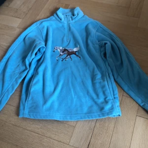 Rosetti riding st 150 - Bekväm och varm stalltröja i bra skick!