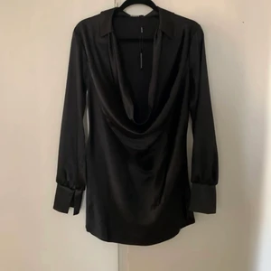 Svart klänning - Aldrig använd, prislapp kvar. 150 kr✨😍 