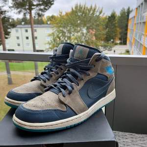 - 899kr - Size 45 - Powder blue/Wolfgrey - Varan är i väldigt bra skick!  Crease skydd ingår!🤙  Vid köpintresse hör av er till oss i DM eller kommentarsfältet:) 