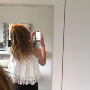 Vit topp - Jätte fin topp från Kappahl, står ingen storlek men ganska liten så skulle säga xxs