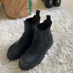 Ridskor - Säljer mina gamla ridskor med stålhätta då dem har blivit för små.💖