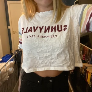 T-shirt - Skön croppad t-shirt till sommaren, använder ej längre