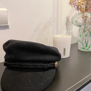 Baker hat - Jättesöt baker hat från Gina tricot i toppskick!