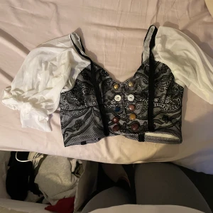 Specialsydd topp - Specialsydd topp    Ps säljer ut massa plagg billigt, köper du 5 st eller fler får du 15% på allt 