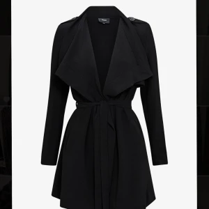 Svart kappa  - Svart tunn kappa från Object.   Strl Xs  Nypris 499, säljer för 200