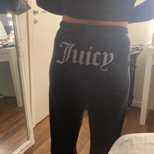 Juicy couture byxor  - Juciy byxor använda väldigt få gånger, storlek M 