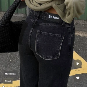 Jeans Ida Carlsson x NAKD - Jeans från Ida Carlsson X NA-KD i strl 34. Endast testade men passade ej. Slutsålda på hemsidan. Ser om intresset finns annars skickar jag tillbaka de nästa vecka.  Pris går att diskutera