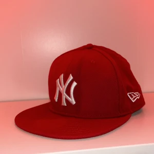 New Era Red Yankee Cap - Som ny! Size 7 (55.8cm)  59FIFTY Yankee Cap 