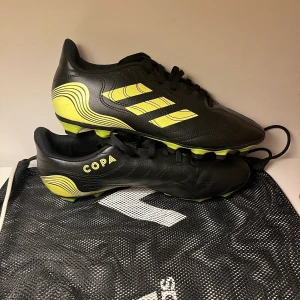 Adidas Copa - Helt nya Adidas Copa fotbollsskor, fortfarande väldigt bra skick! Plus väskan med på köpet